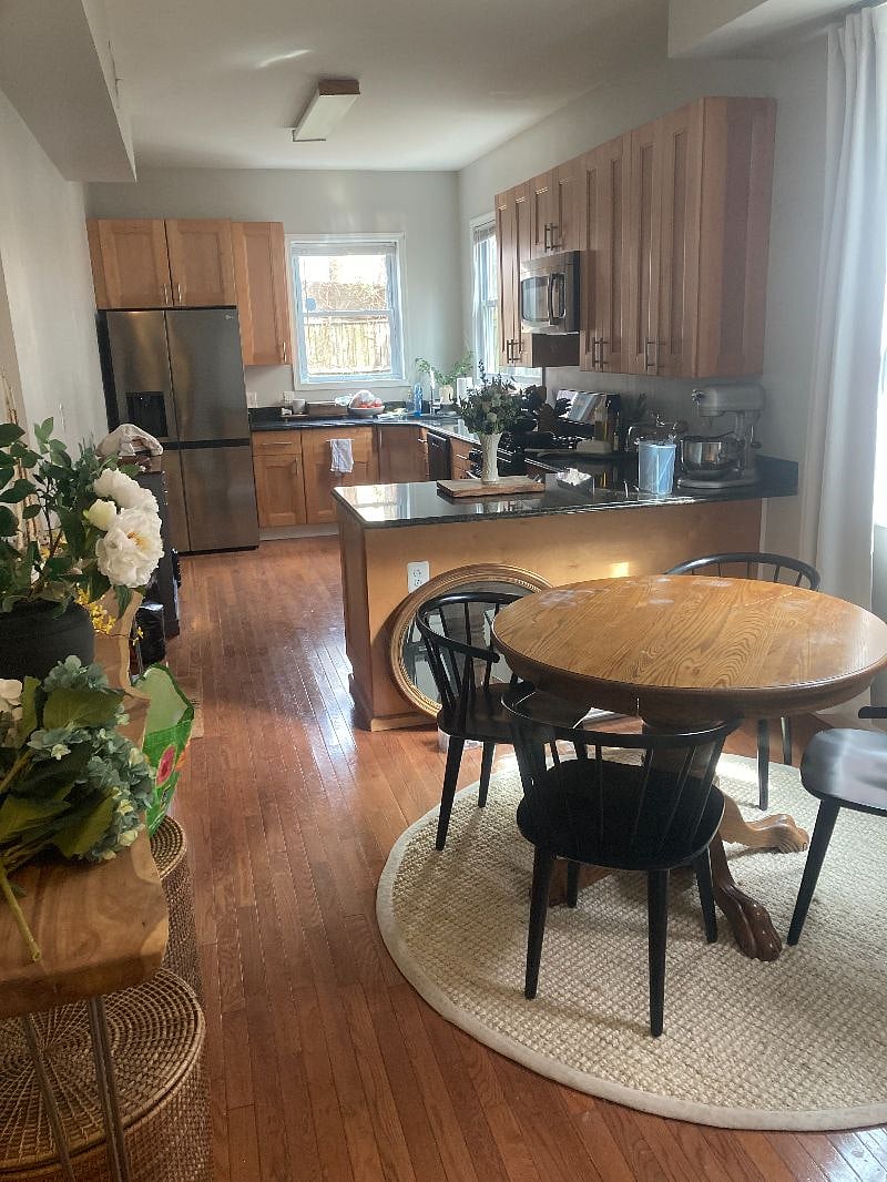 Spacious kitchen, large granite countertops, large fridge/freezer, dishwasher, plenty of storage. Fully furnished.