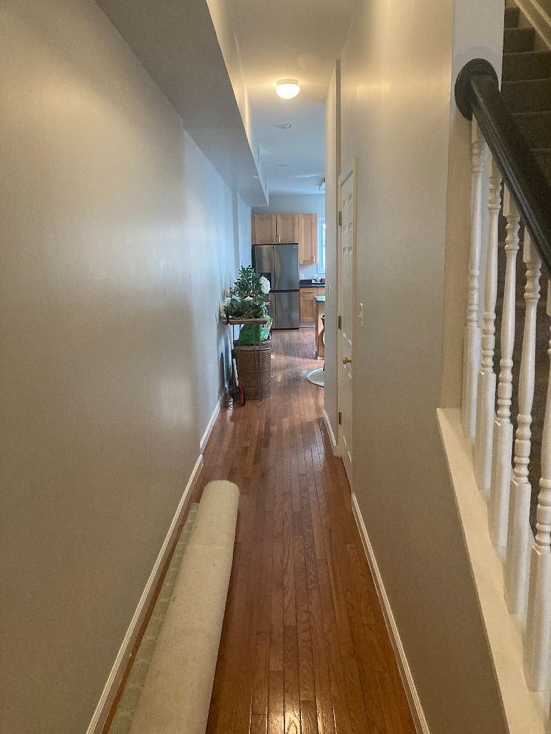 Hallway to the kitchen.