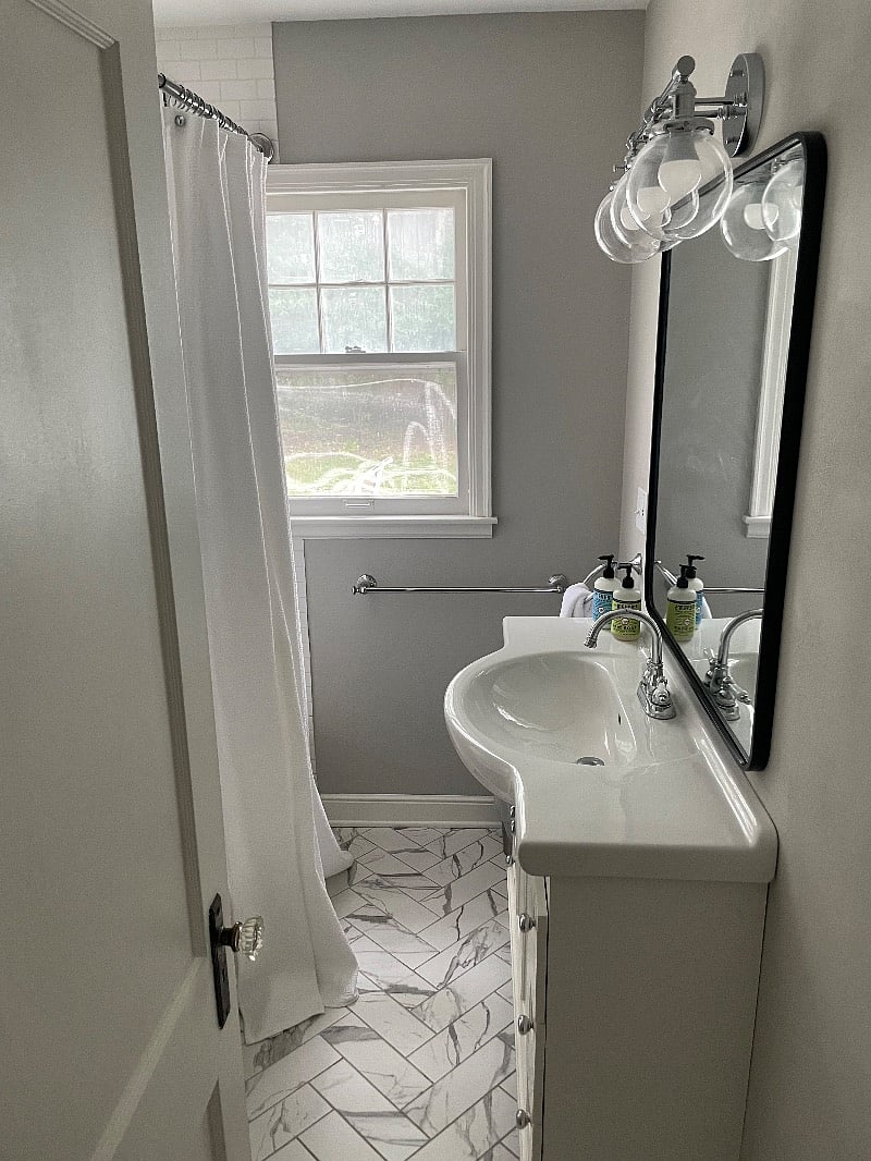 Main floor bath.