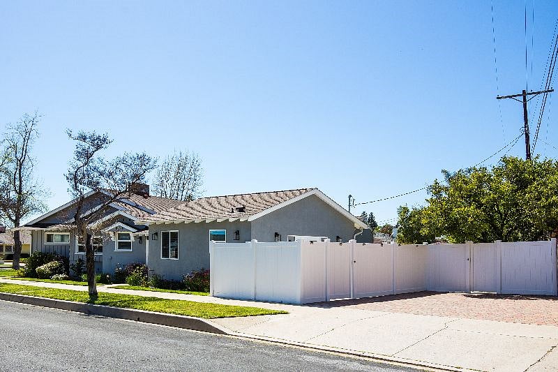 The Guest house with private driveway parking