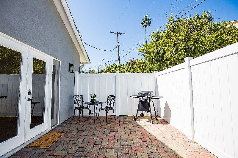 Outdoor dining set with gas grill