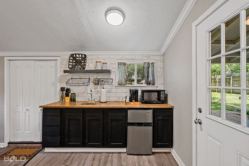 This newly added kitchenette has all you need for a weekend stay. Able to function as a full kitchen, it comes equipped with hot plate, mid-size fridge, microwave and coffee bar. All other kitchen necessities are also provided.