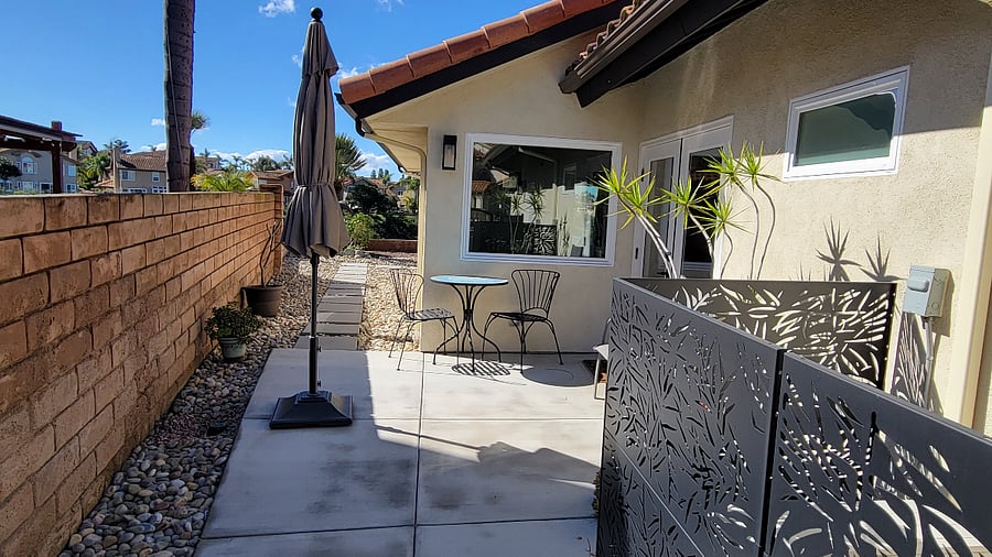 Front courtyard/entry patio.