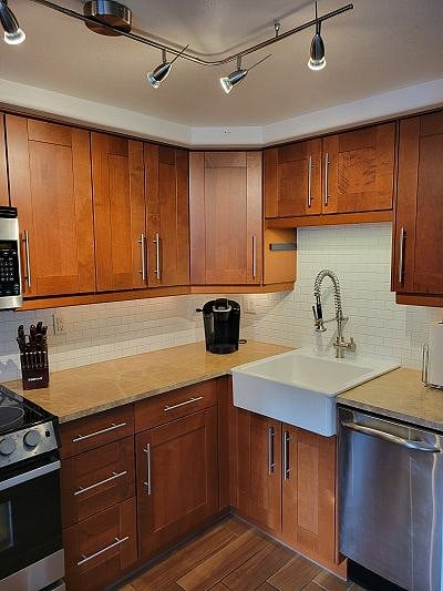 Farm house sink, granite counters, custom cabinets.