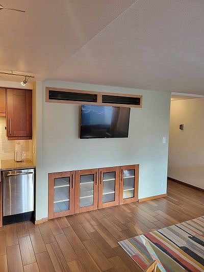 Smart TV. Internet included.