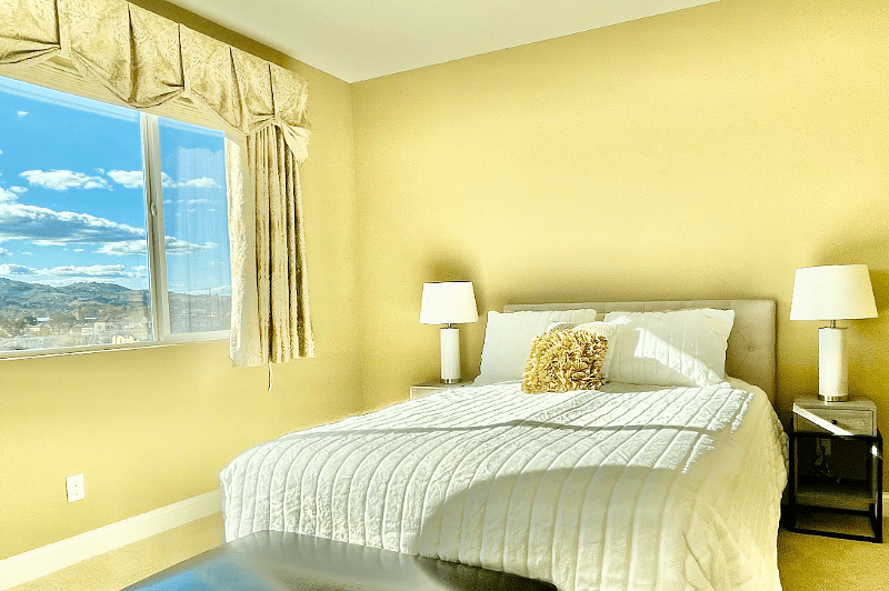 Master bedrooms with nice views of the hills. 