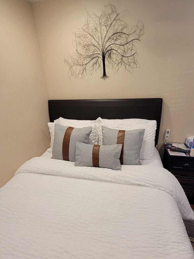 Comfy queen bed with plenty of pillows