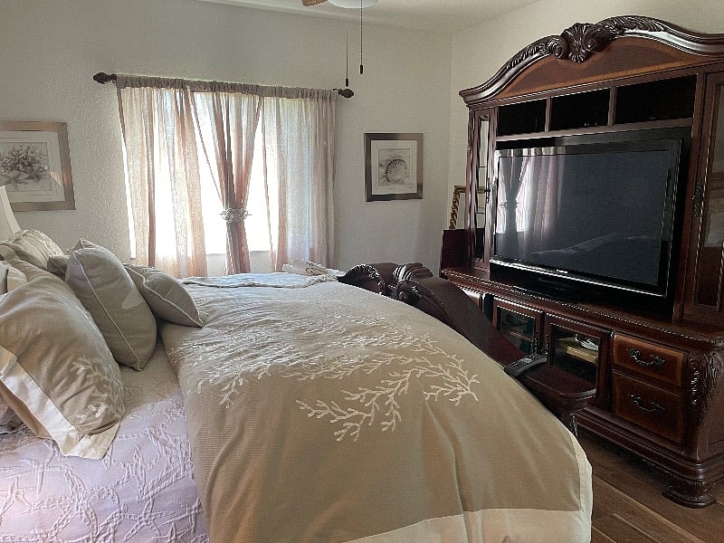 King size bedroom