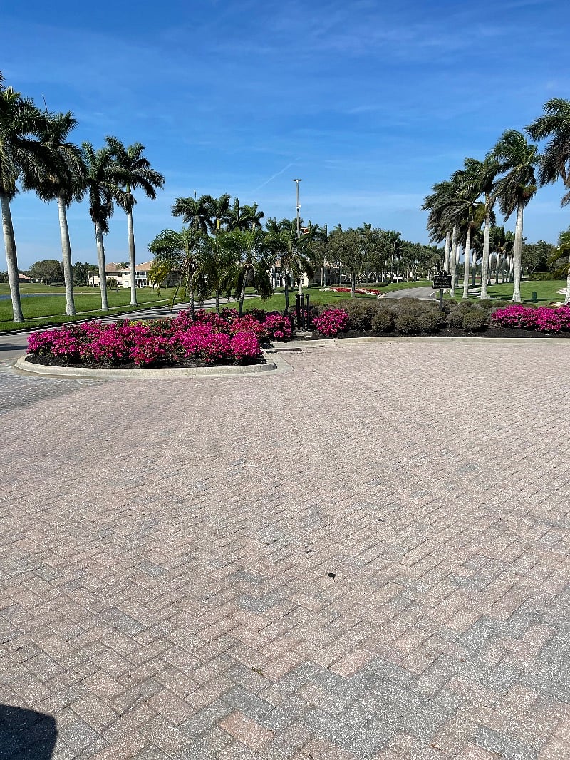 Entrance to Lely