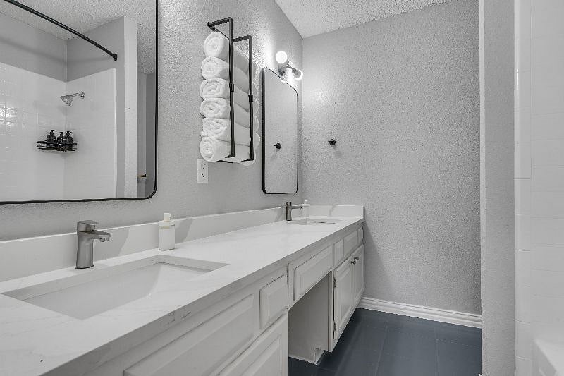 Full Bath with double sinks/vanity, and shower/tub with curved shower rod