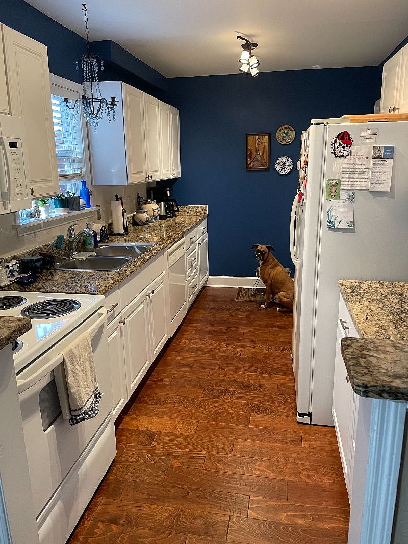 Shared kitchen and laundry downstairs
