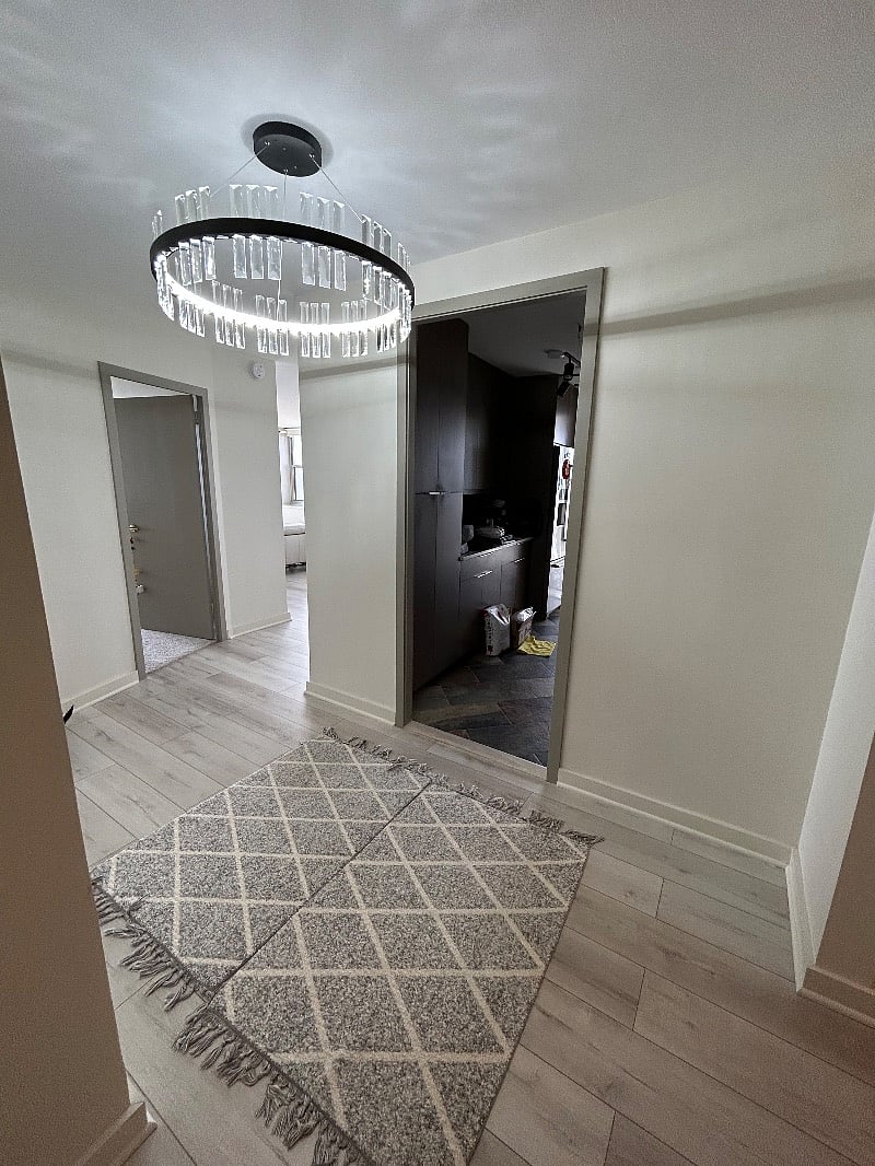 Entry way facing towards the living room and kitchen