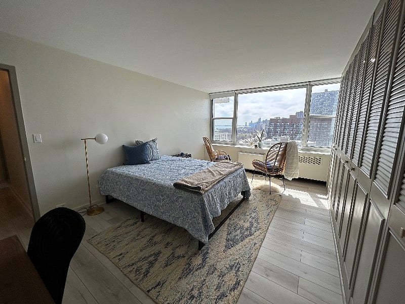 Queen bed, new Sealy Mattress