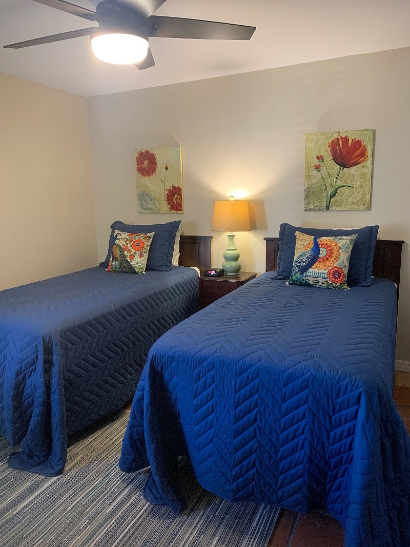 Bedroom 2 with Twin Beds 