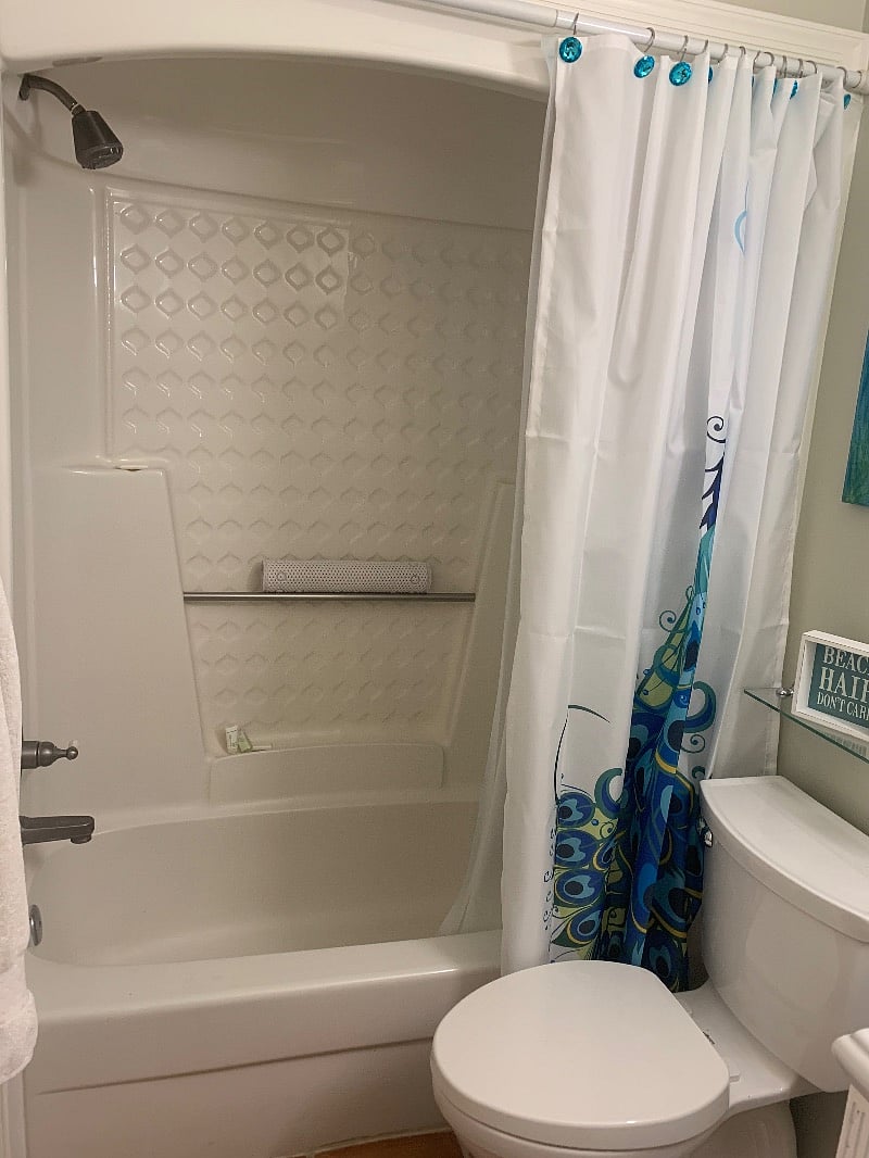 Main Bathroom with Tub Shower Combo