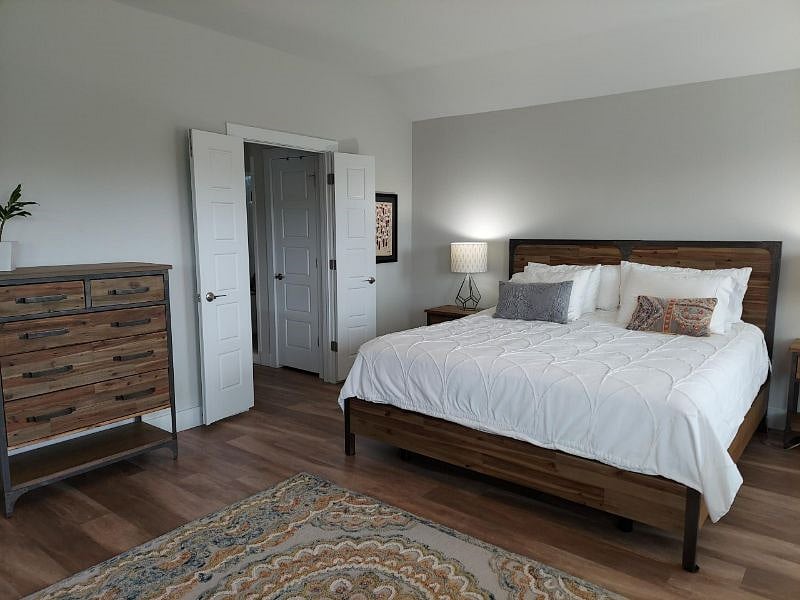 Main bedroom and en suite bath entrance