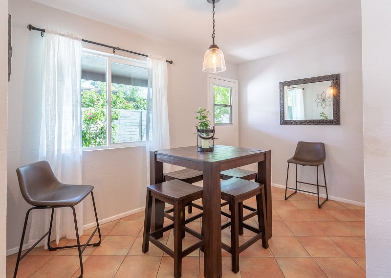 Breakfast nook that seats 4.