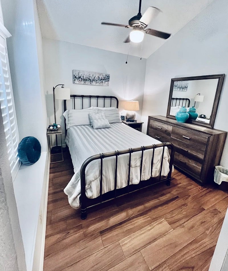 Full size bed