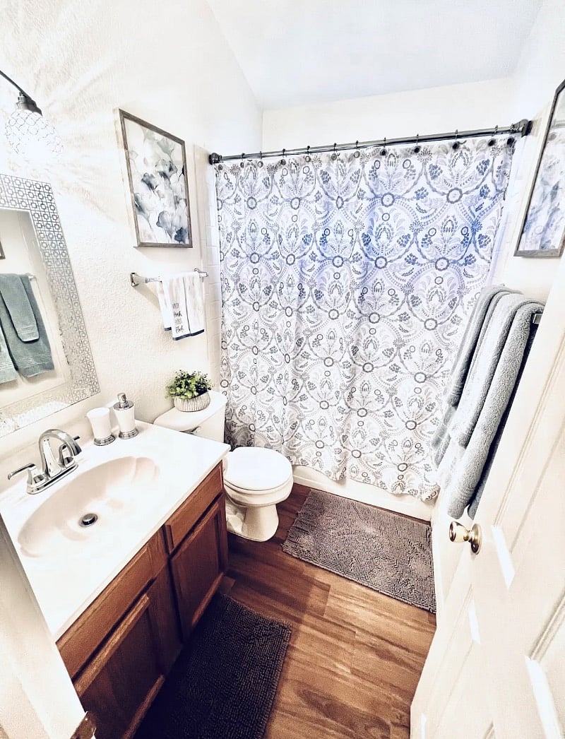 Guest bathroom with tub