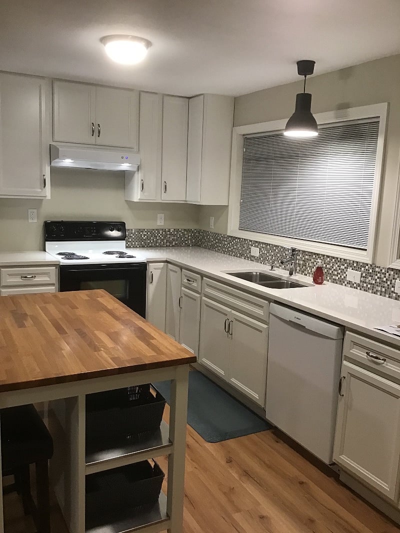 Fully equipped kitchen.