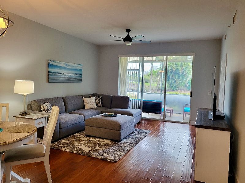High ceilings. Newly furnished.