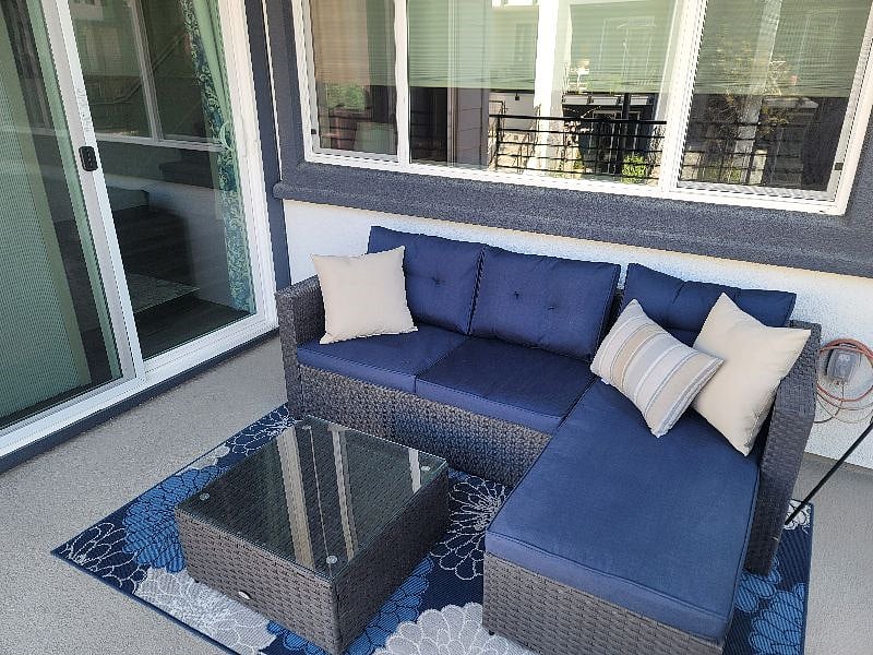 2nd floor balcony
