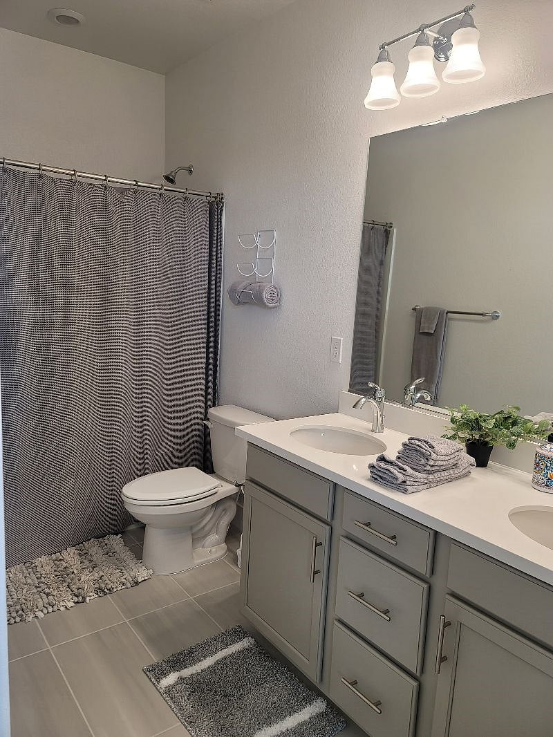 Bathroom for 2nd bedroom