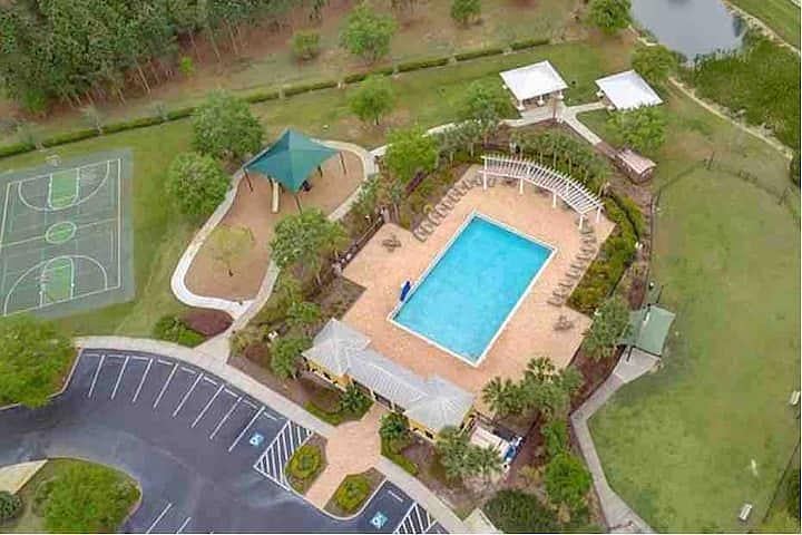 Access to community Pool