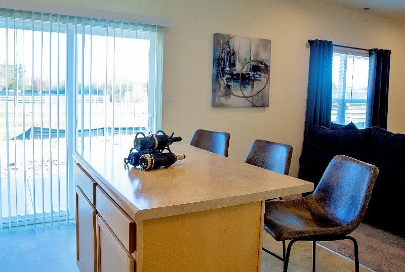 Eat-In Island (work space) in fully equipped kitchen