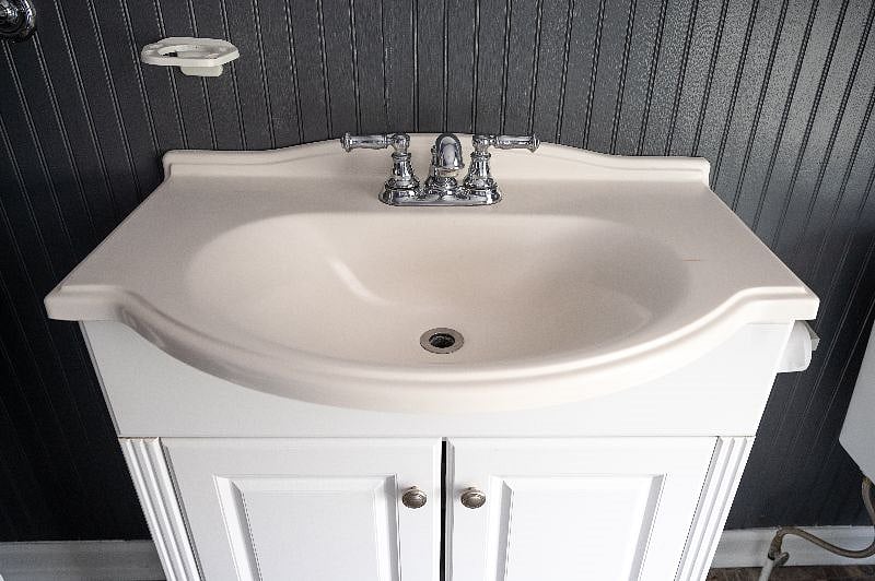 Bathroom sink