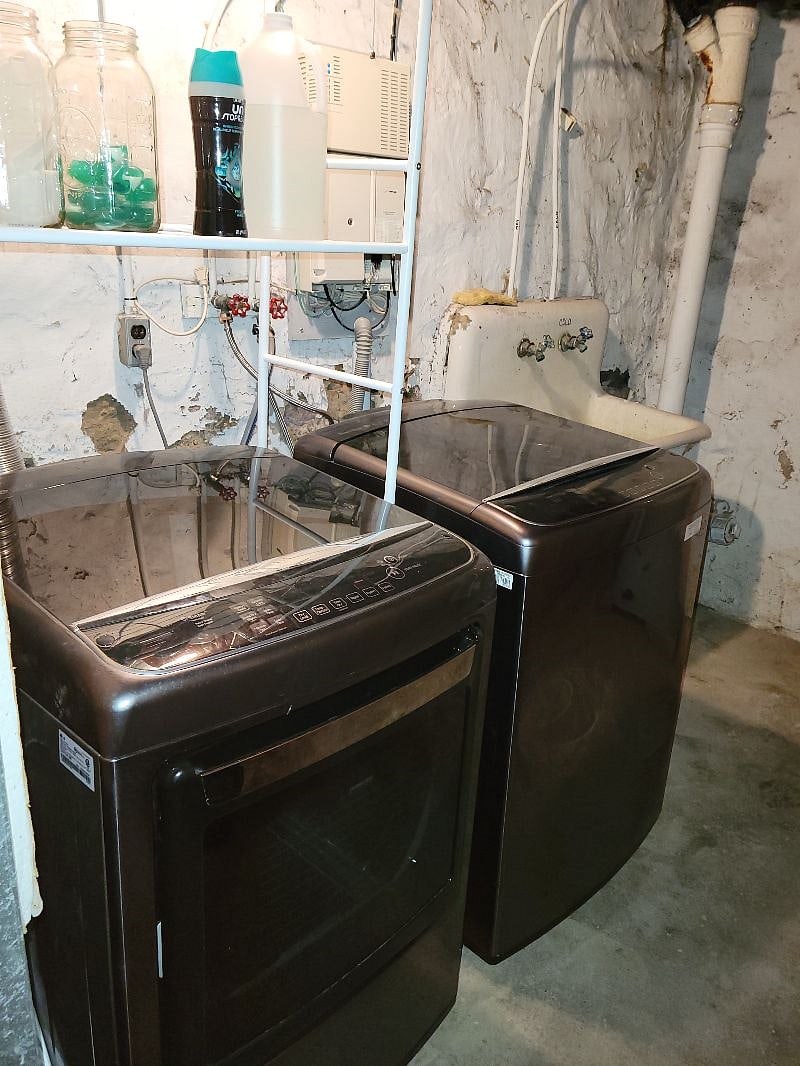 Washer/dryer in basement