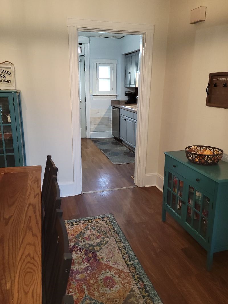 Dining room to kitchen