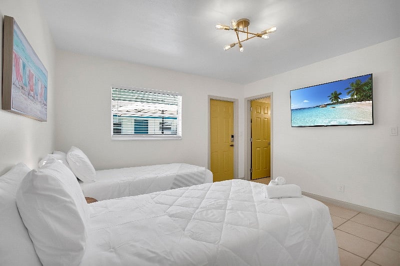 Standard Bed setup is KING SIZE, this picture is the option available on request