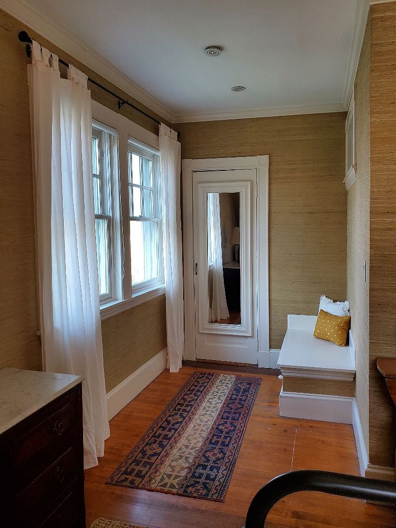 Bedroom with smart TV 