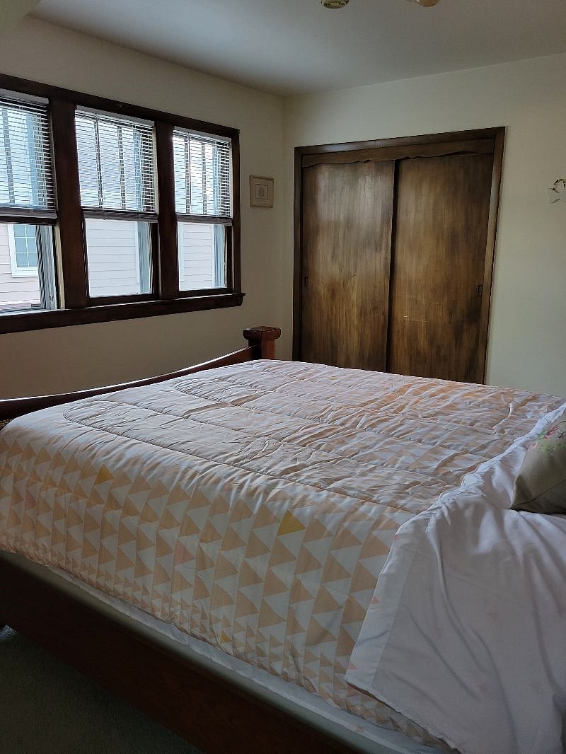 Queen bed in Bedroom 1