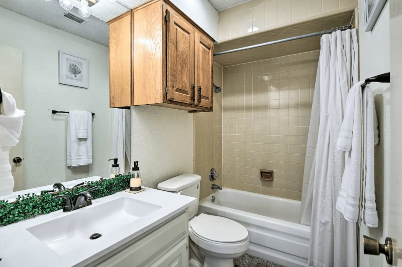 Upstairs Full bath
