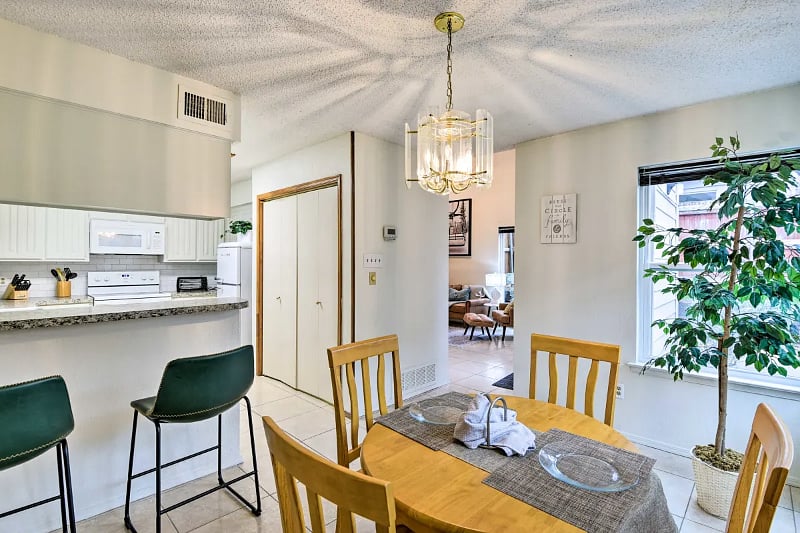Dining Space, seats 6