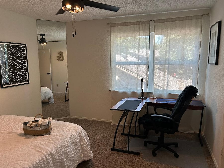 Third Bedroom, Queen bed (sleeps two), desk, chair, walk in closet