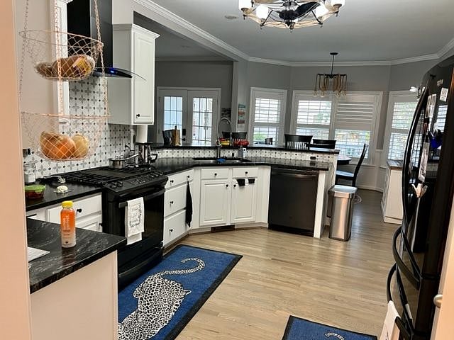 Newly updated shared kitchen with all new appliances, fully stocked with all the necessary kitchen supplies.  Available as common space.