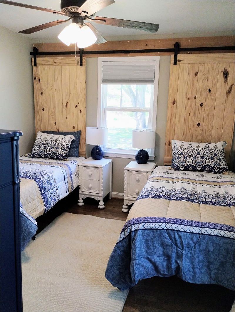 Bedside tables with lamps and power strips with USB ports