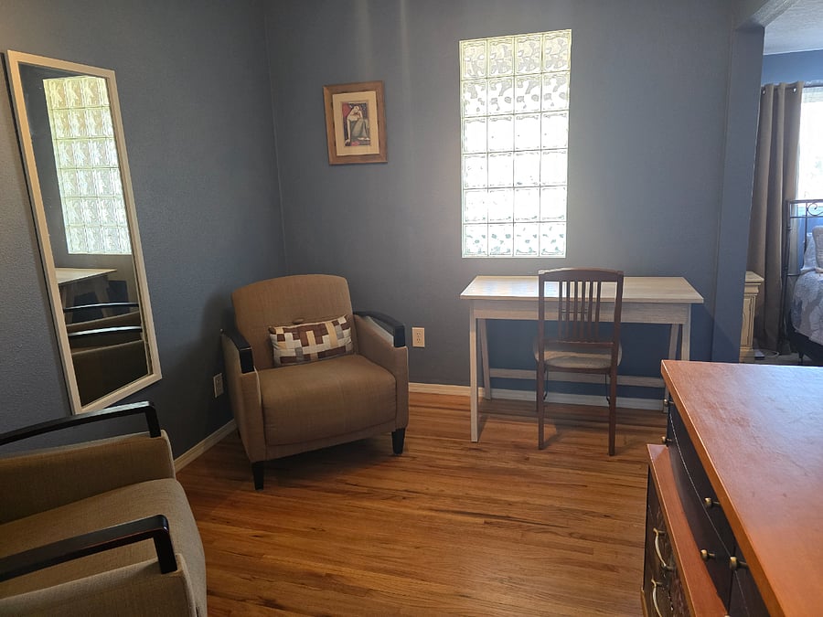 Den space in Bedroom 2