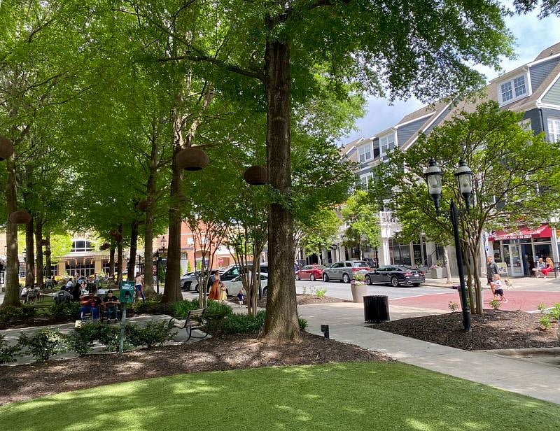 Birkdale Village lots of shopping and dining 10 min. away