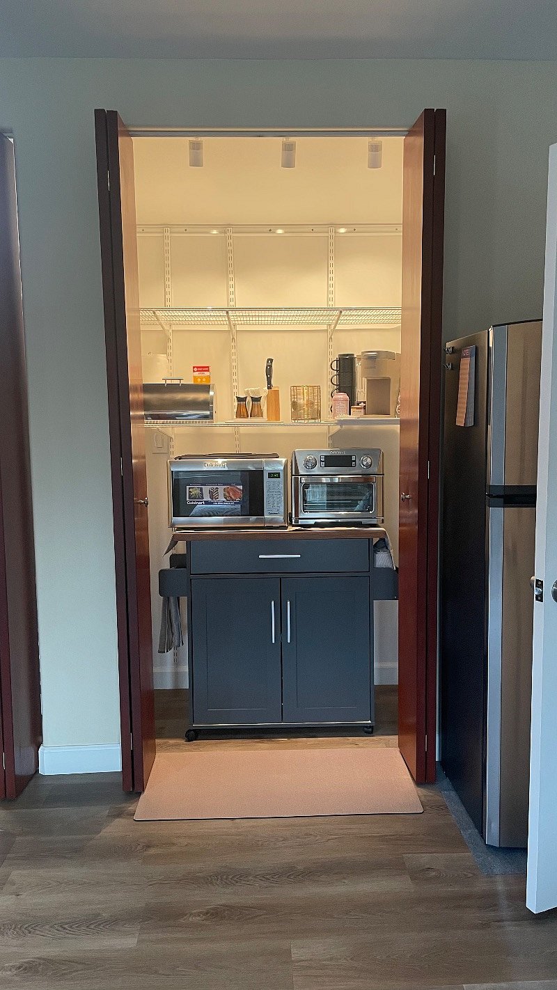 The kitchenette has a new Keurig, microwave/convection oven, air fryer, and plenty of storage space. 
An induction plate can be used to cook on (only on the patio). 