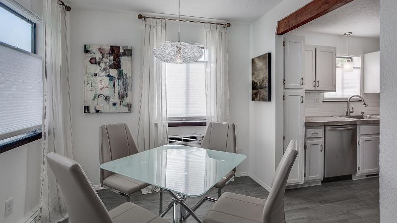 Kitchen dining