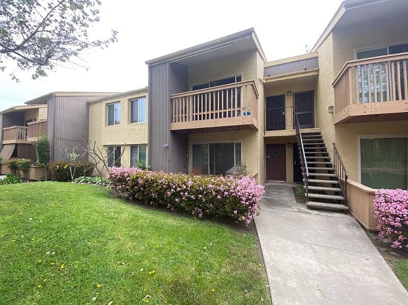 Exterior of the condo: it is the ground unit