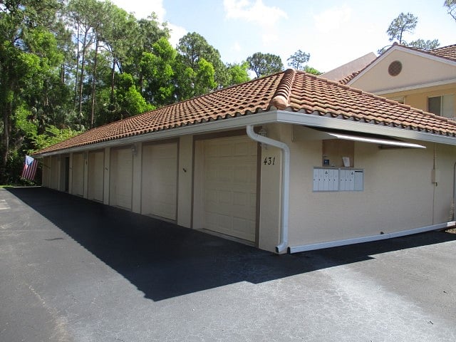 Detached Garage