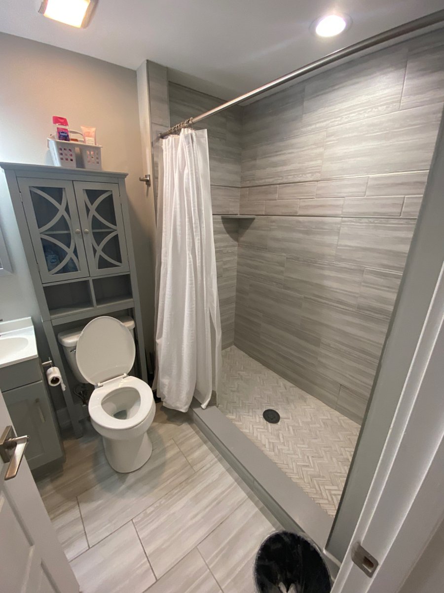 Ground room private bathroom