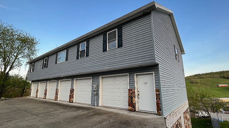 One garage stall on far right included with rental.
James Mountain Vista is the entire second floor above the garage stalls.