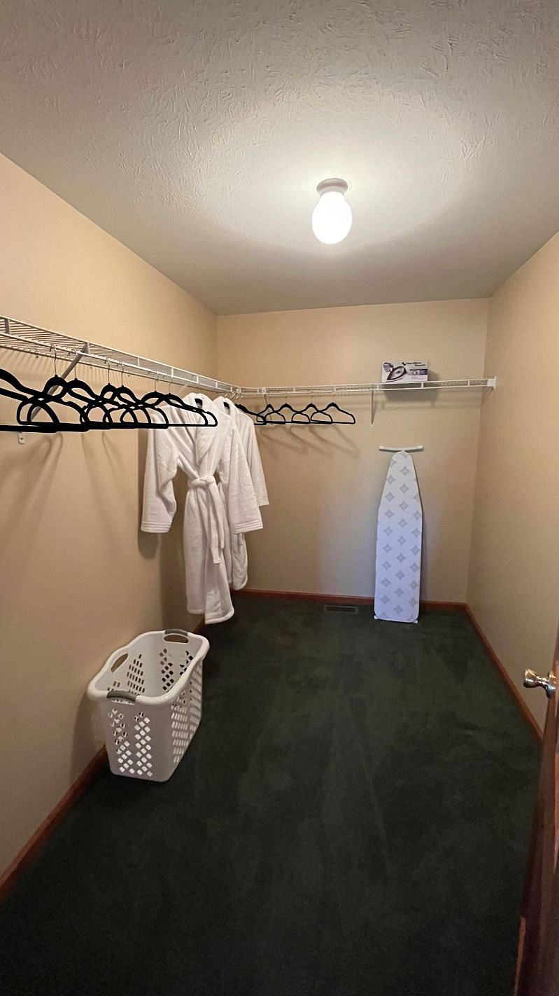 Master Bedroom--walk in closet