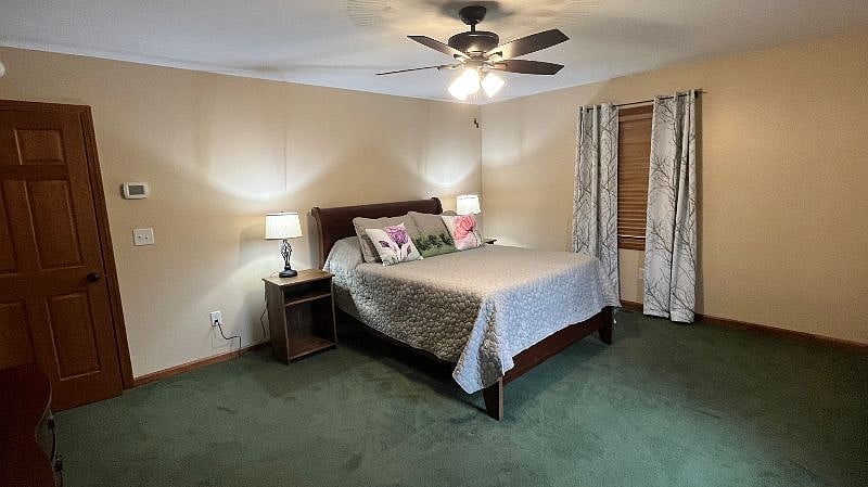 Master Bedroom--Queen bed